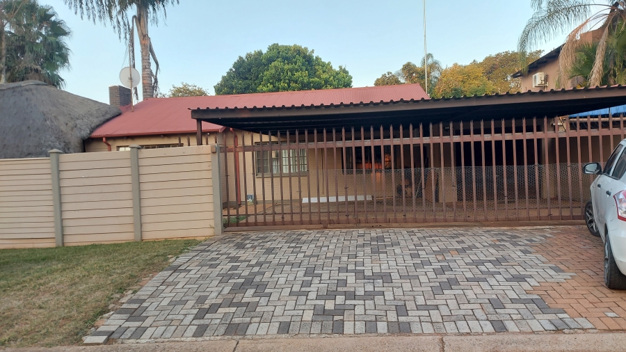 3 Bedroom Property for Sale in Bodorp North West